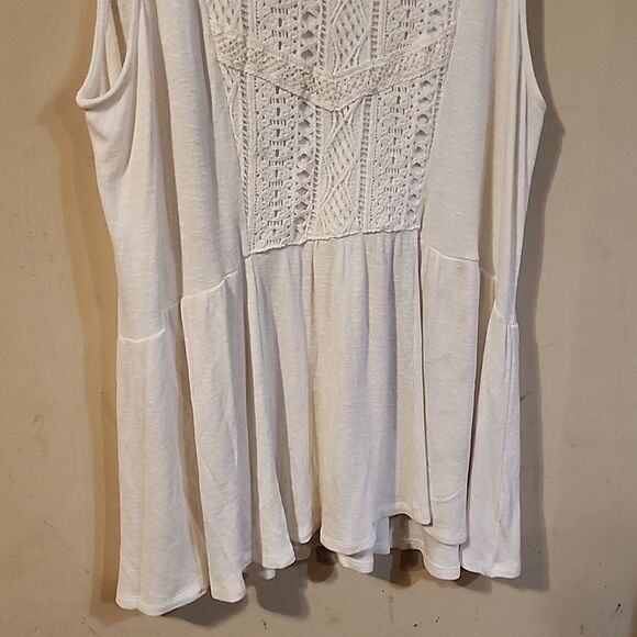 Torrid top size 2 - Picture 3 of 5